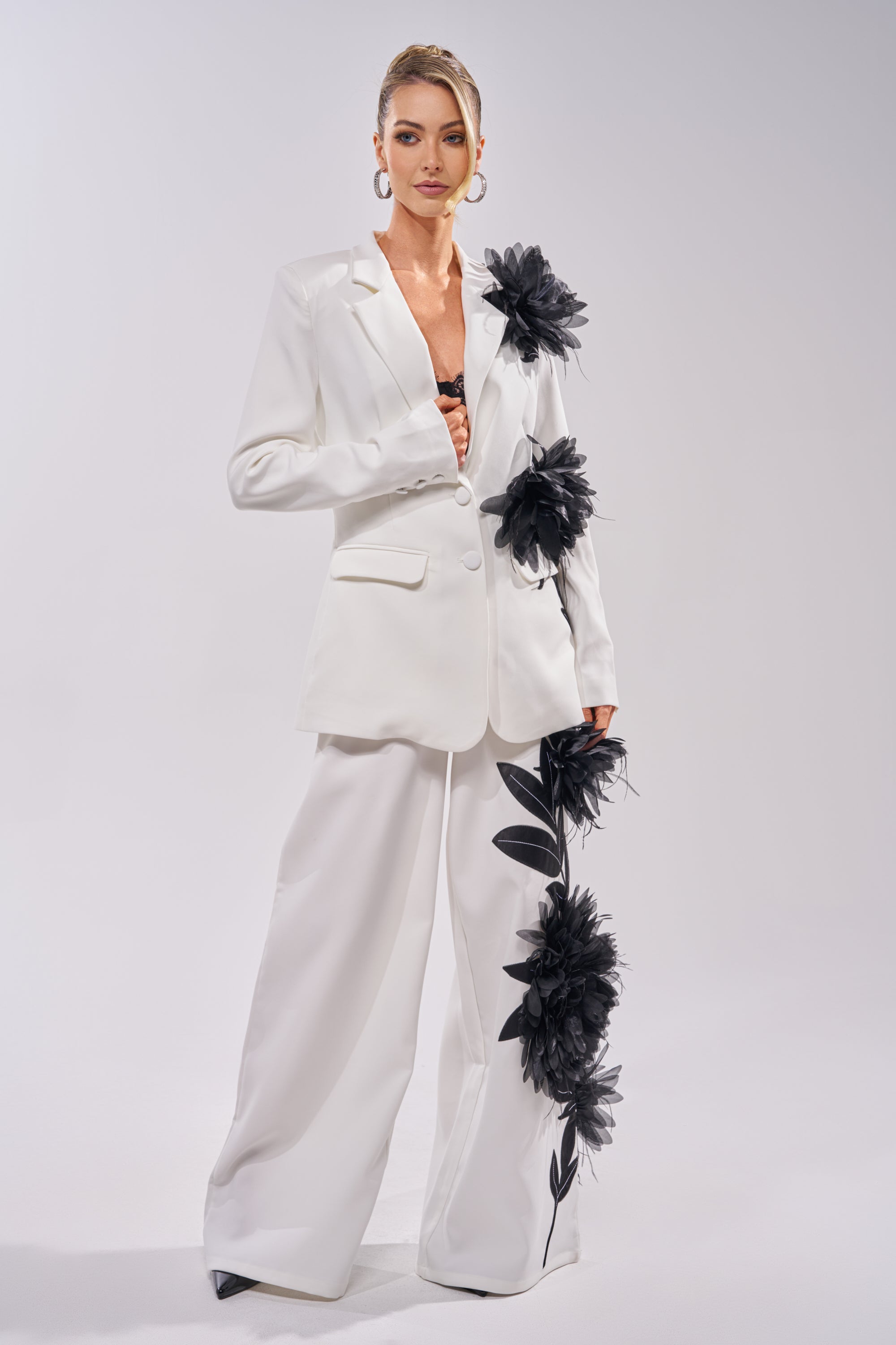 IN FULL BLOOM APPLIQUE TROUSER