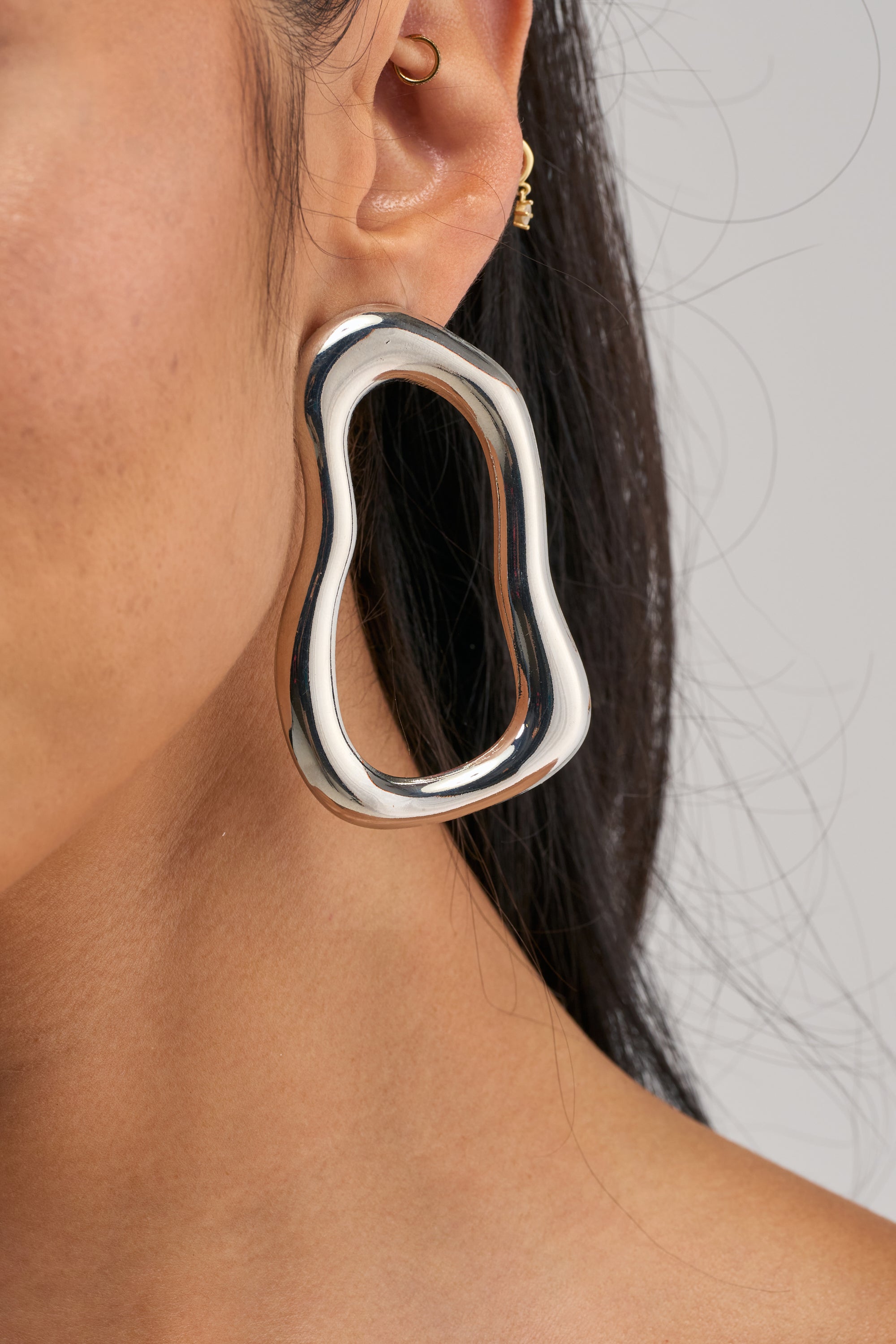 WAVEY BABY DANGLE EARRING IN SILVER