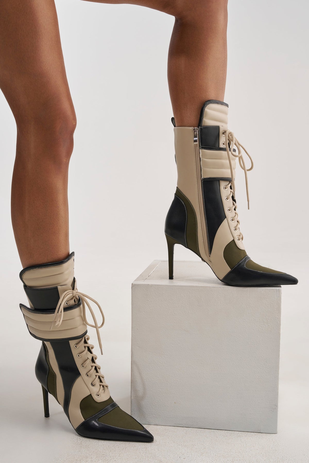 AZALEA WANG AMADA OLIVE COLORBLOCKED SPORTY BOOTIE