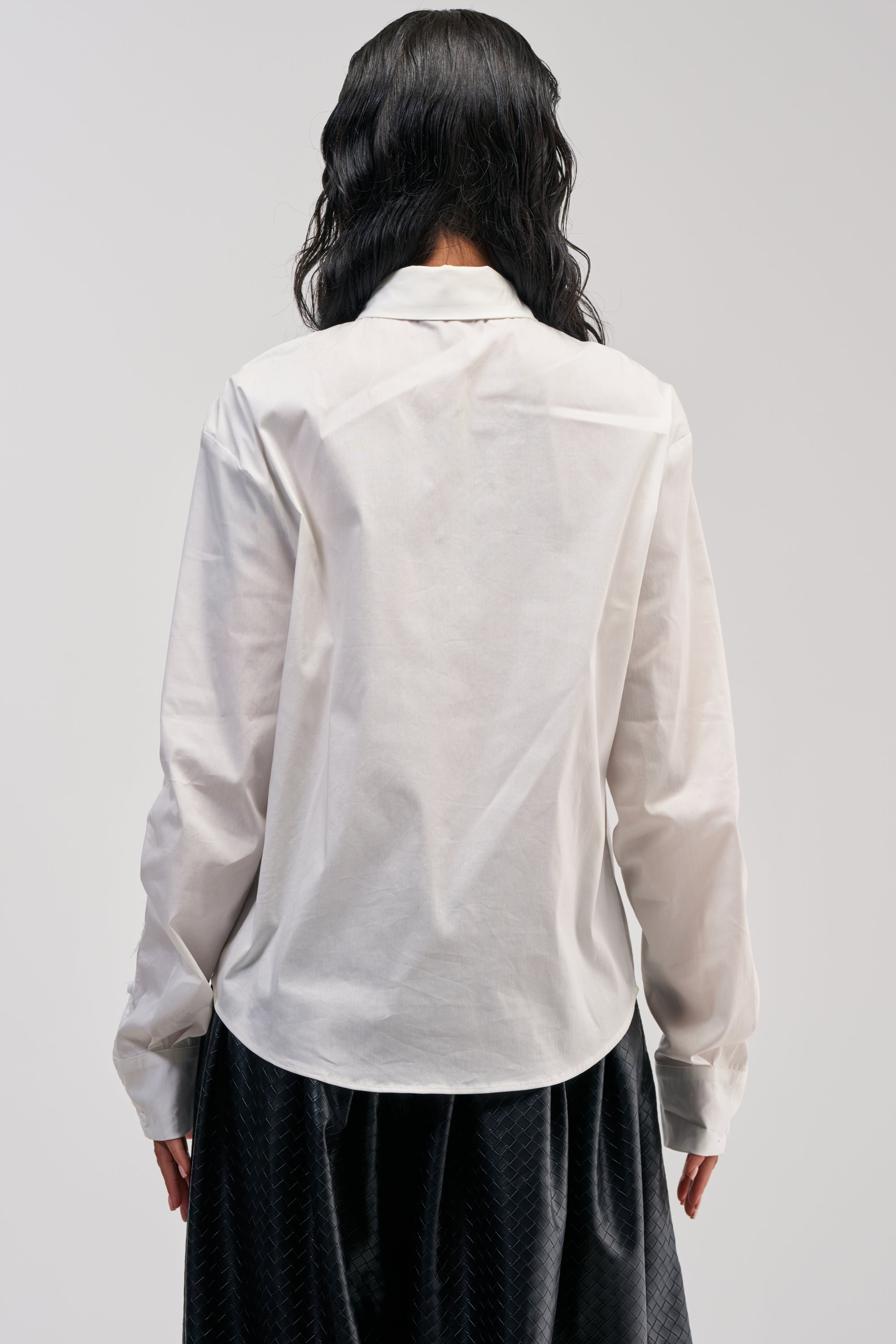 OFFICE BADDIE POPLIN BUTTON DOWN BLOUSE