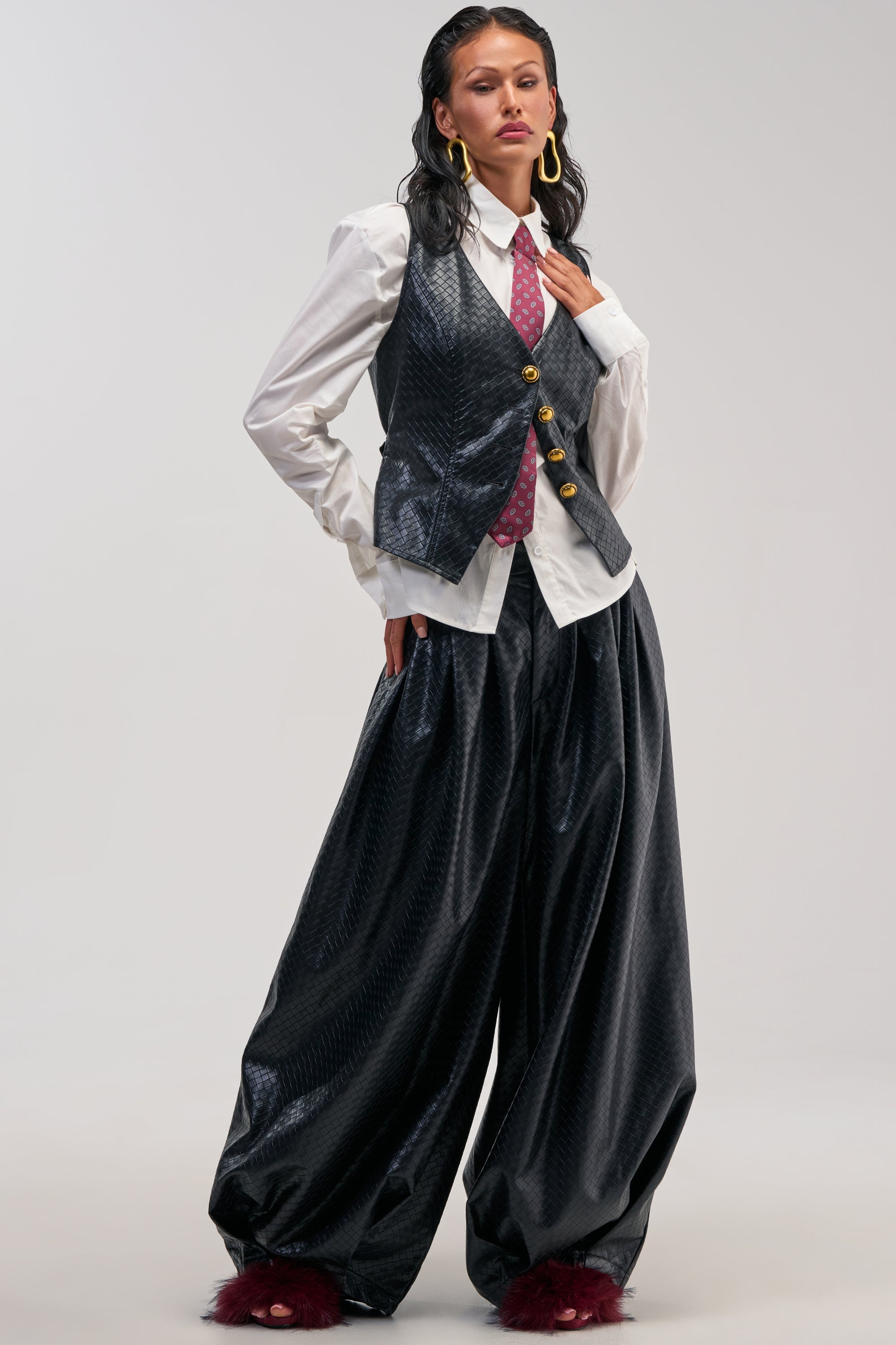 OFFICE BADDIE POPLIN BUTTON DOWN BLOUSE
