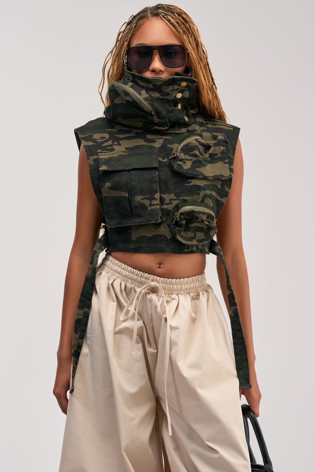 KADEN CARGO SLEEVELESS TOP IN CAMO