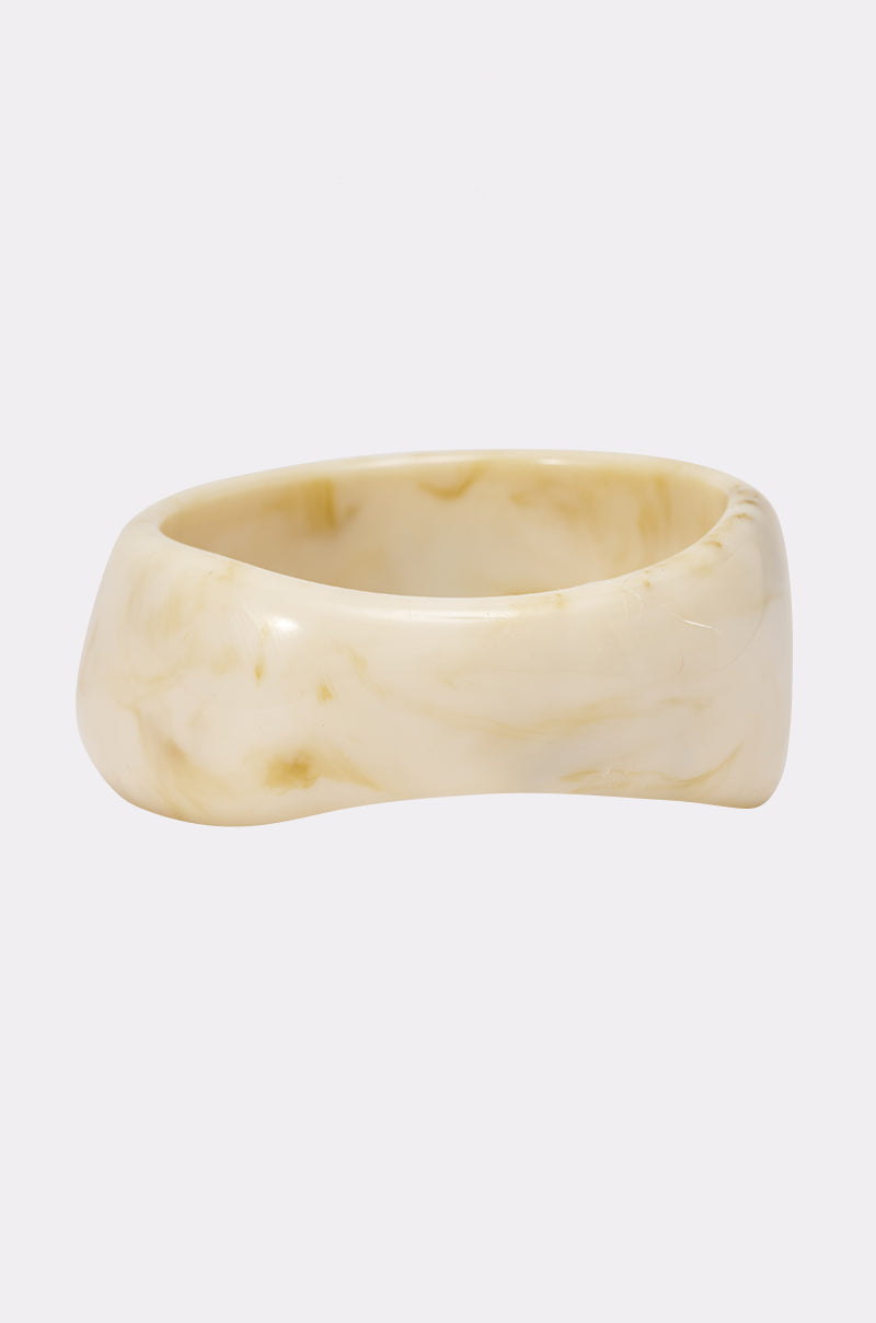 EYE FOR STYLE BANGLE IN IVORY