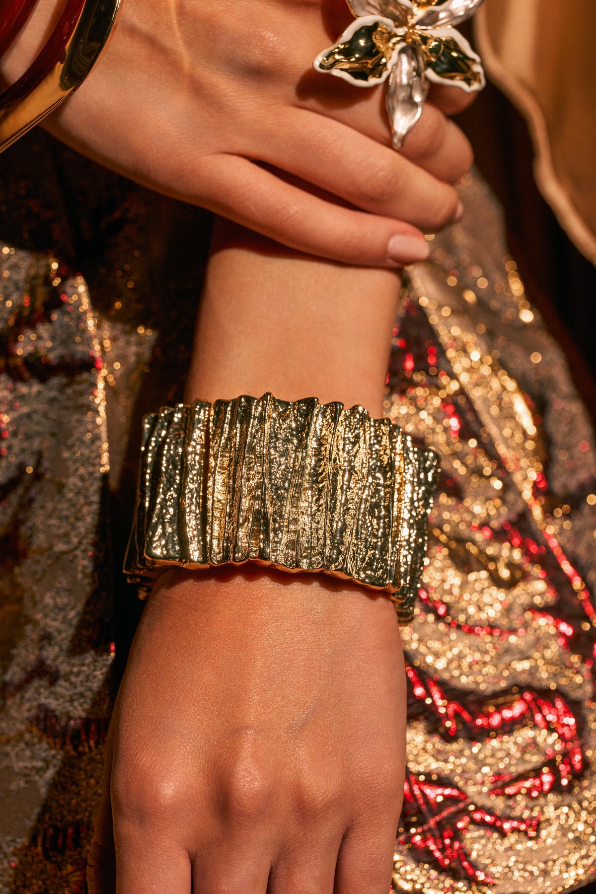 STONE COLD BANGLE IN GOLD