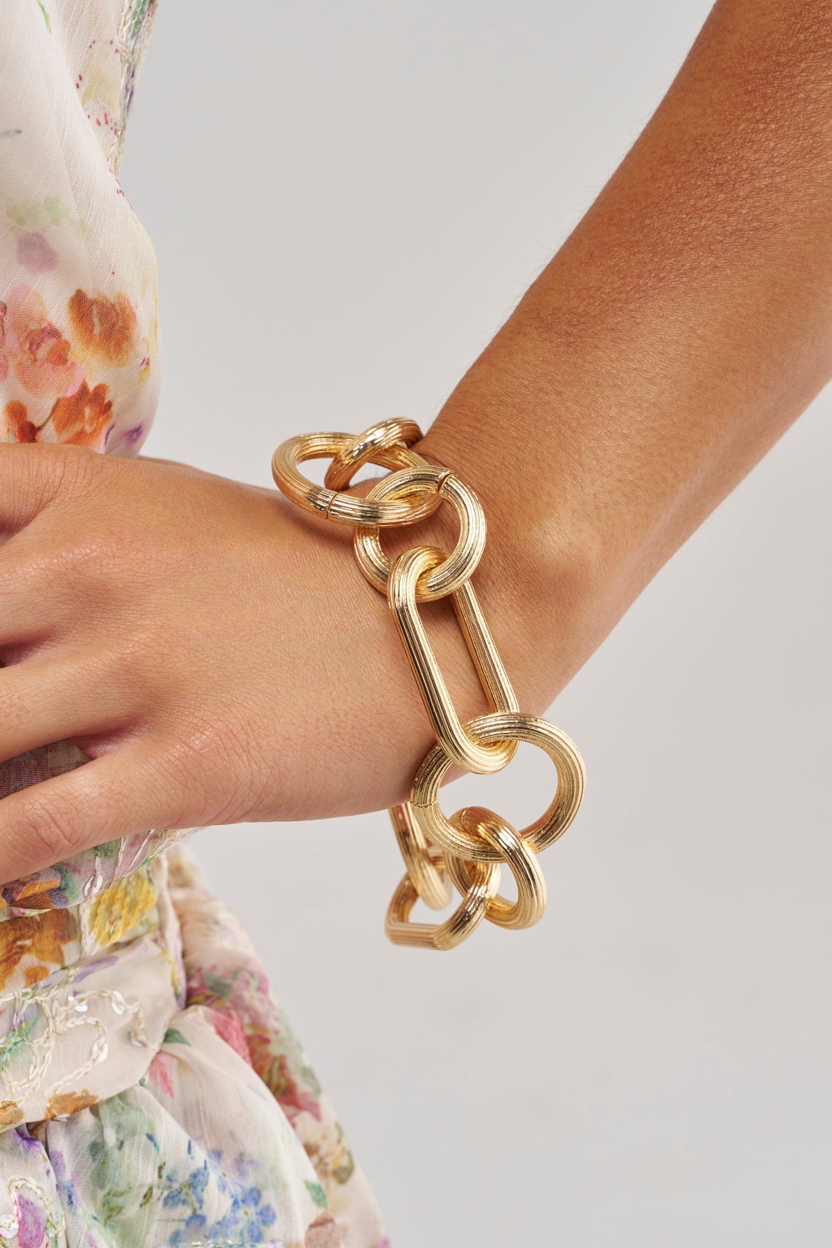 CAN'T BEAT MY OUTFIT CHAIN BRACELET IN GOLD