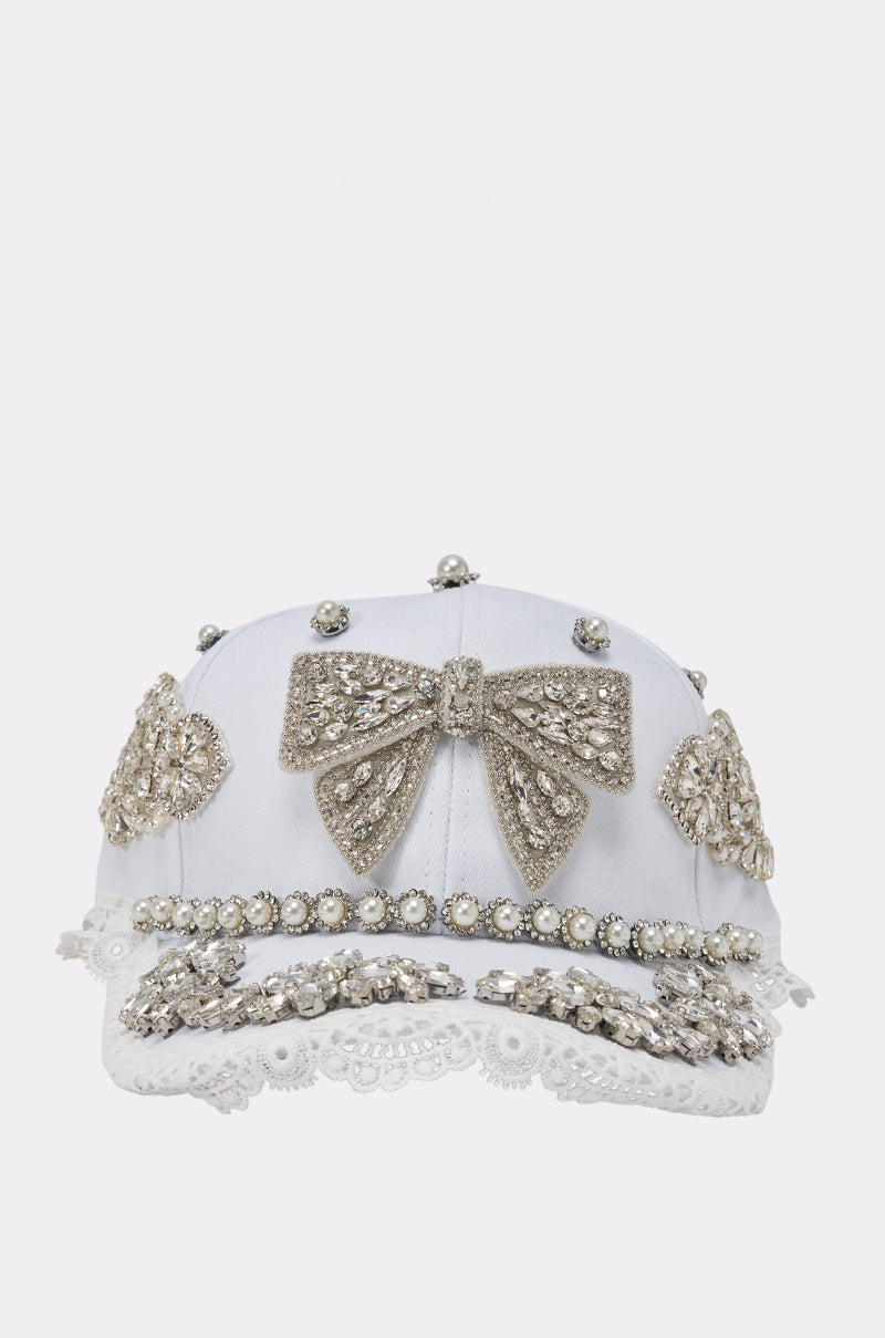 IM OUTSIDE EMBELLISHED HAT