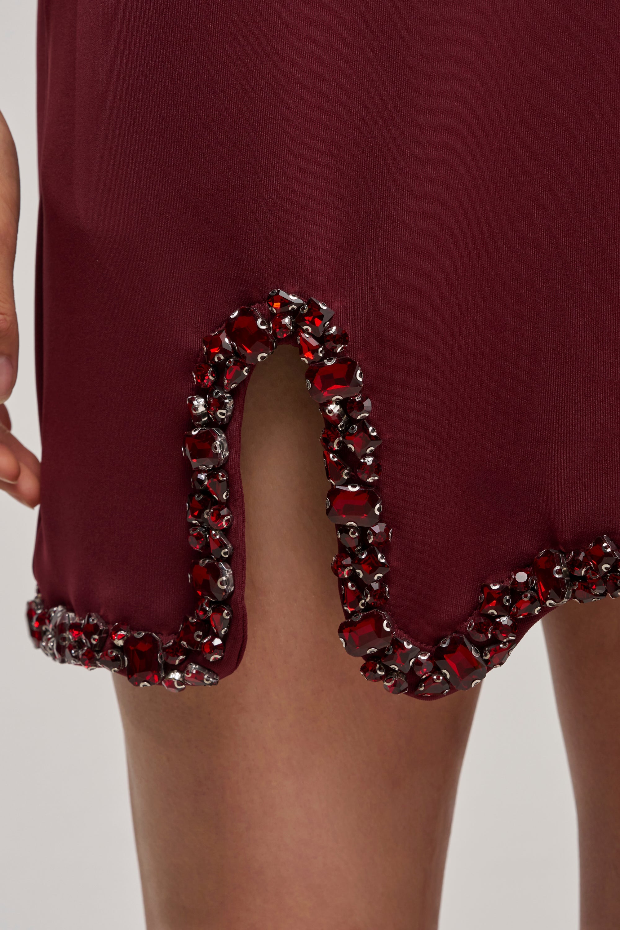 COOL GIRL EMBELLISHED TEE SHIRT DRESS IN BURGUNDY